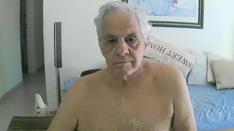 Snapshot of max_2017 chatting on 14, 12, 2025 max_2017 online show from 14, 12, 2025