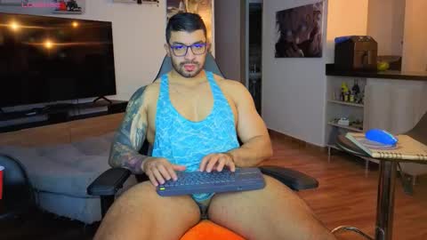 Snapshot of max_cooper17 chatting on 10, 11, 2025 Max online show from 10, 11, 2025