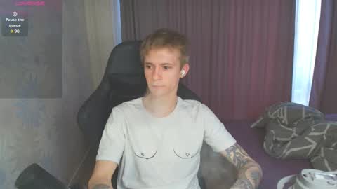 Max Gen with tats 24years  And Ethan without tats 20 years online show from 22, 1, 2025