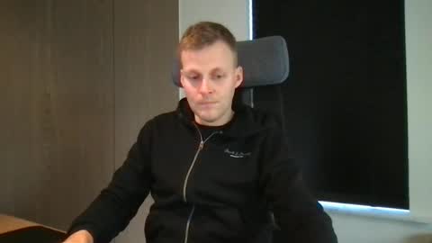 Snapshot of max_straight_1 chatting on 24, 2, 2025 Max take off clothes online show from 24, 2, 2025