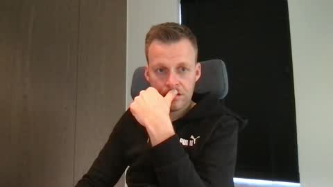 Snapshot of max_straight_1 chatting on 27, 2, 2025 Max take off clothes online show from 27, 2, 2025