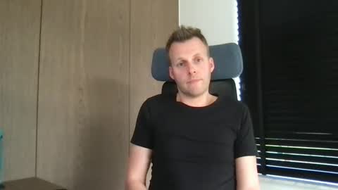 Snapshot of max_straight_1 chatting on 10, 3, 2025 Max take off clothes online show from 10, 3, 2025