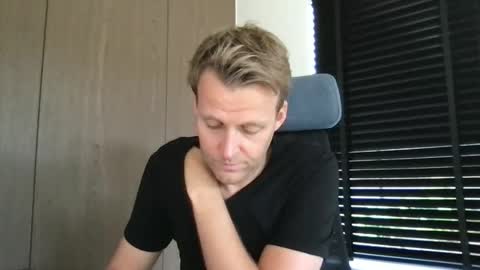 Snapshot of max_straight_1 chatting on 11, 9, 2025 Max take off clothes online show from 11, 9, 2025