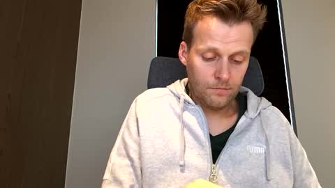 Max take off clothes online show from 4, 12, 2025