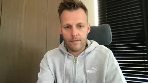 Max take off clothes online show from 19, 3, 2026