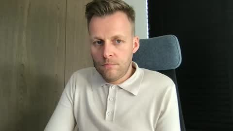 Max take off clothes online show from 20, 3, 2026