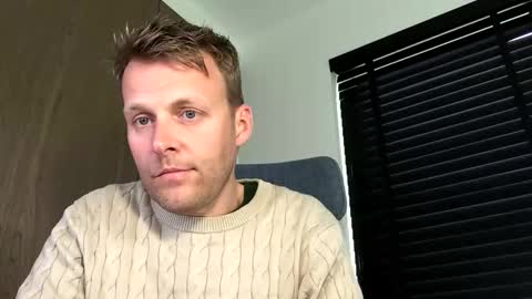 Max take off clothes online show from 21, 4, 2026