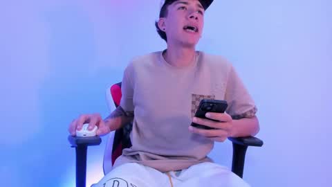 Snapshot of max_thomsonn chatting on 22, 11, 2025 Max online show from 22, 11, 2025