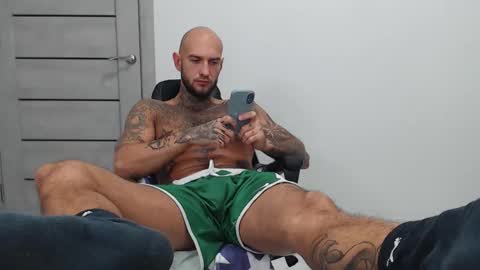Snapshot of maxi_foxxx chatting on 9, 10, 2025 Maximus Fox online show from 9, 10, 2025