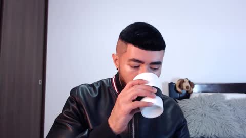 Independent Model online show from 23, 2, 2025