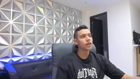 Snapshot of maximuss_19 chatting on 2, 1, 2025 Maximus online show from 2, 1, 2025