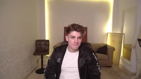 Snapshot of maxkaiden chatting on 4, 3, 2025 MaxKaiden online show from 4, 3, 2025
