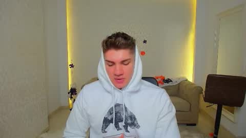 Snapshot of maxkaiden chatting on 27, 10, 2025 MaxKaiden online show from 27, 10, 2025