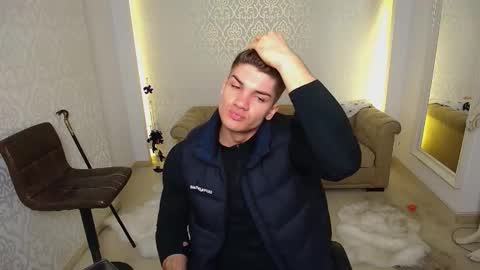 Snapshot of maxkaiden chatting on 4, 11, 2025 MaxKaiden online show from 4, 11, 2025