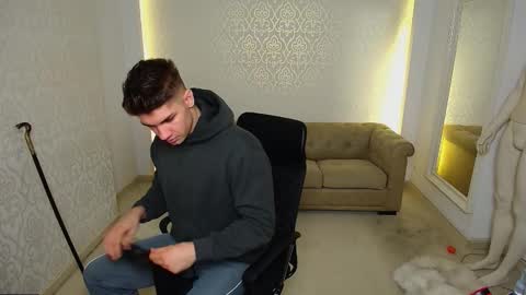 Snapshot of maxkaiden chatting on 11, 11, 2025 MaxKaiden online show from 11, 11, 2025