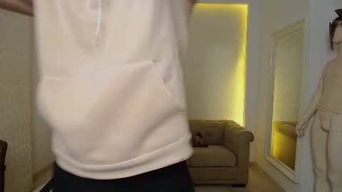 Snapshot of maxkaiden chatting on 17, 11, 2025 MaxKaiden online show from 17, 11, 2025