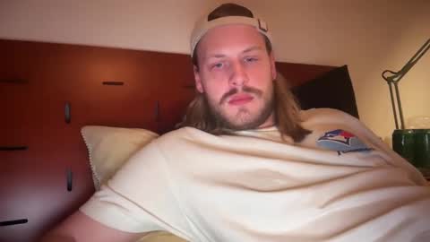 Snapshot of maxwatts95 chatting on 28, 9, 2025 Max Watts online show from 28, 9, 2025