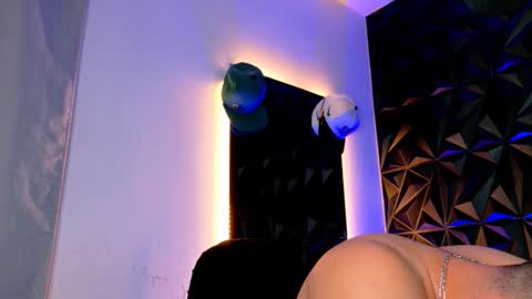 MAX online show from 15, 10, 2025