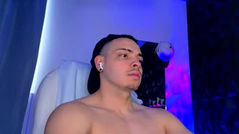 Snapshot of maxwell_dupont chatting on 1, 2, 2026 MAX online show from 1, 2, 2026