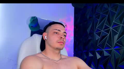 Snapshot of maxwell_dupont chatting on 1, 3, 2026 MAX online show from 1, 3, 2026