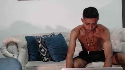 maxwolf18 online show from 21, 10, 2025
