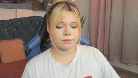 Snapshot of maxxxine_ chatting on 1, 2, 2025 Maxine Minx online show from 1, 2, 2025