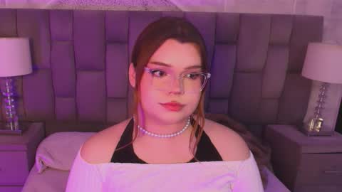 Maxine Minx online show from 11, 11, 2025