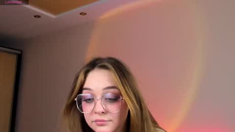 Snapshot of may_fl0wer chatting on 7, 3, 2025 May Flower online show from 7, 3, 2025