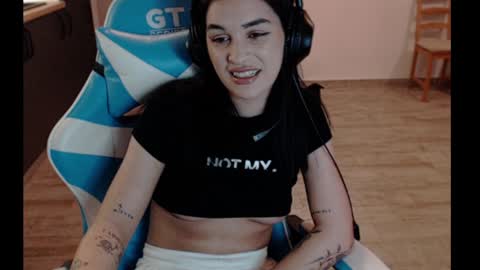 Snapshot of maya_and_guests chatting on 2, 2, 2025 Maya online show from 2, 2, 2025