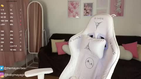 Snapshot of maya_blonde18 chatting on 11, 11, 2025 Maya online show from 11, 11, 2025