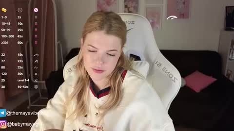 Snapshot of maya_blonde18 chatting on 17, 11, 2025 Maya online show from 17, 11, 2025