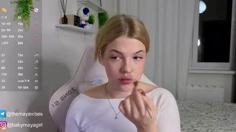 Snapshot of maya_blonde18 chatting on 27, 11, 2025 Maya online show from 27, 11, 2025