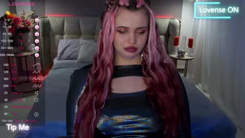 Maya Mils online show from 12, 3, 2025