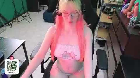 Maya Viola online show from 14, 7, 2026