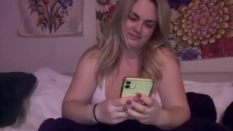 Snapshot of mayabellof chatting on 10, 12, 2024 Maya Belle online show from 10, 12, 2024