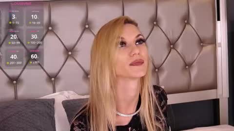Snapshot of mayahales chatting on 8, 10, 2025 Maya online show from 8, 10, 2025