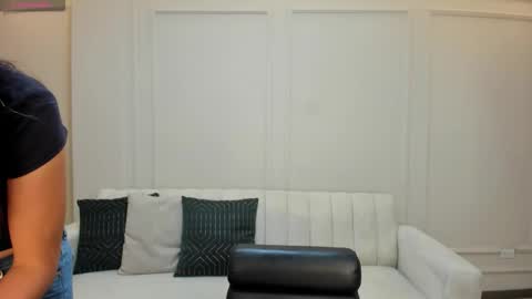 M A Y A    H O F F M A N online show from 9, 2, 2026