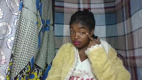 Snapshot of mayajadorelie chatting on 11, 9, 2025 charlesia online show from 11, 9, 2025