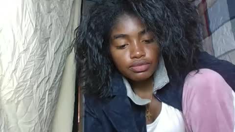 Snapshot of mayajadorelie chatting on 14, 9, 2025 charlesia online show from 14, 9, 2025