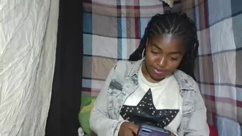 Snapshot of mayajadorelie chatting on 19, 9, 2025 charlesia online show from 19, 9, 2025