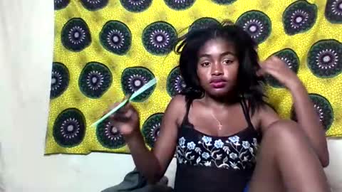 Snapshot of mayajadorelie chatting on 29, 9, 2025 charlesia online show from 29, 9, 2025