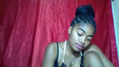 Snapshot of mayajadorelie chatting on 20, 10, 2025 charlesia online show from 20, 10, 2025