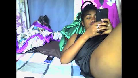 Snapshot of mayajadorelie chatting on 15, 12, 2025 charlesia online show from 15, 12, 2025