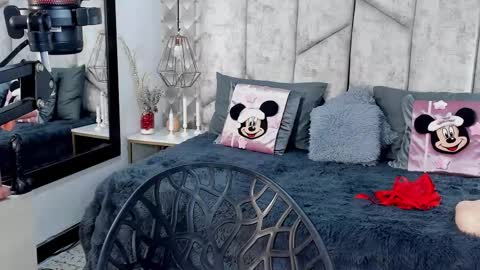 Nicolle Ruselle   Hello my lovely  schedule for great fun from  630 am and end 800 pm Colombian time I wait for you online show from 17, 11, 2025