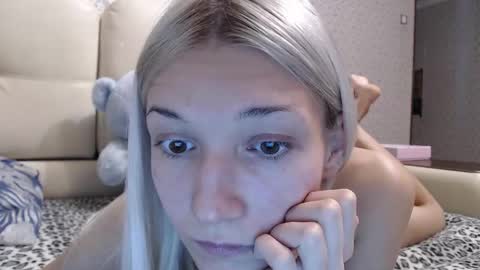 Snapshot of maybe_doll chatting on 10, 10, 2025 maybe_doll online show from 10, 10, 2025