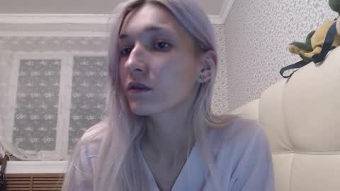 Snapshot of maybe_doll chatting on 19, 10, 2025 maybe_doll online show from 19, 10, 2025