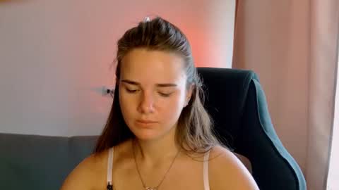 Snapshot of maybloom_ chatting on 10, 7, 2026 maybloom_ online show from 10, 7, 2026