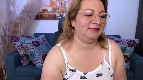 Snapshot of maylinleee chatting on 23, 1, 2025 Mailyn online show from 23, 1, 2025