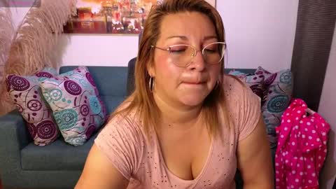 Snapshot of maylinleee chatting on 23, 1, 2025 Mailyn online show from 23, 1, 2025