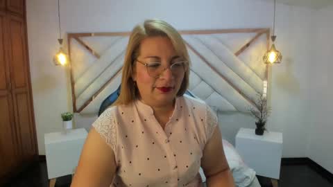 Snapshot of maylinleee chatting on 8, 3, 2025 Mailyn online show from 8, 3, 2025